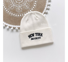 Шапочка демісезонна New York, молочна